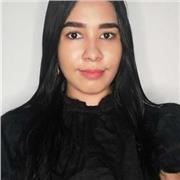 Profesora de español imparte clases a niños de todas las edades